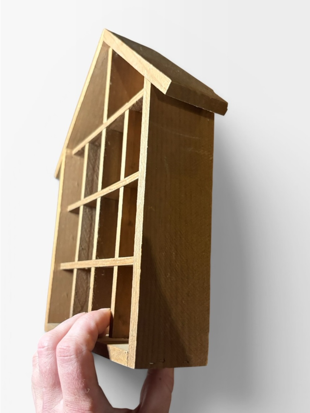 Small house trinket shelf hung by wire - Picture 2 of 8